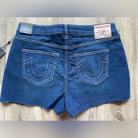 True Religion Jennie Mid Rise Curvy Short Raw Hem Size W32 NWT - Picture 2 of 10